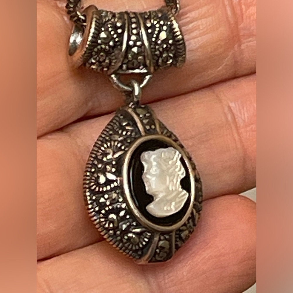 VTG 925 Sterling Silver Heavy Black Onyx MOP Marcasite Cameo Pendant Chain 16”